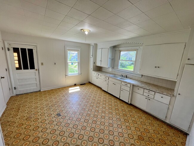 Building Photo - 2 Bed | 1 Bath | Single Family Home