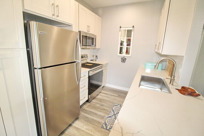 Foto del edificio - Newly Renovated from Floor to Ceiling and ...