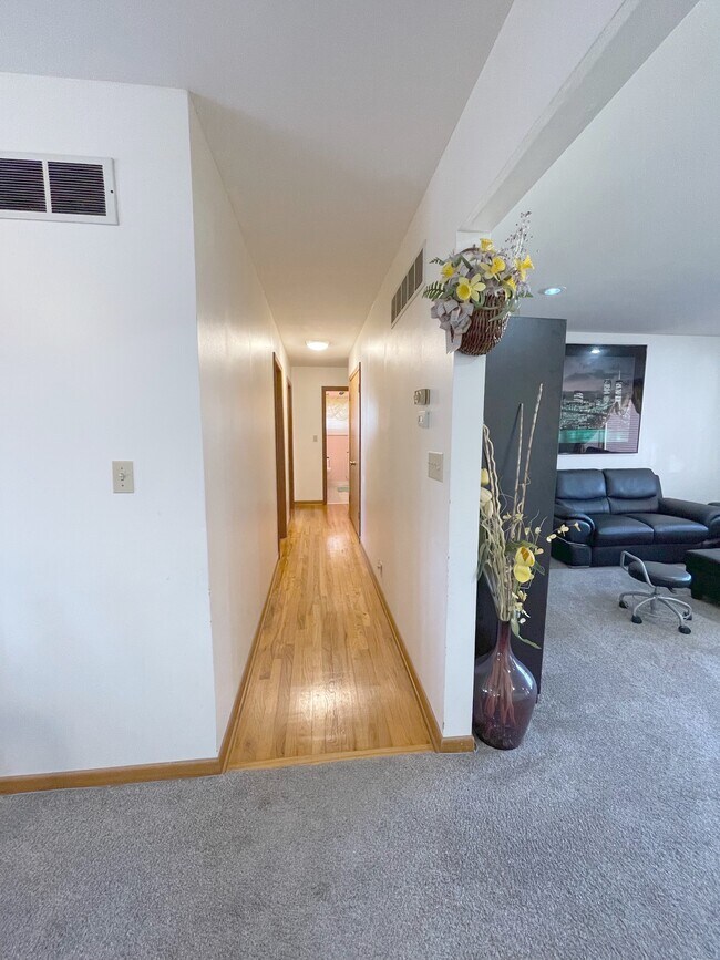 Building Photo - 541 N 57th St