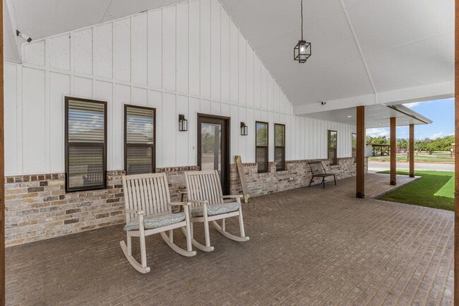 Building Photo - 304 Mariners Wy