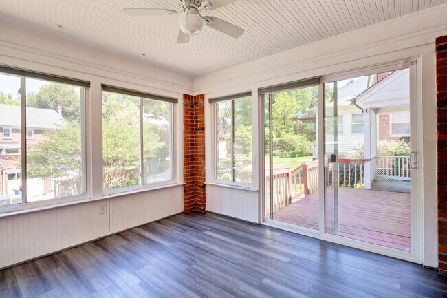 Building Photo - 1667 Primrose Rd NW