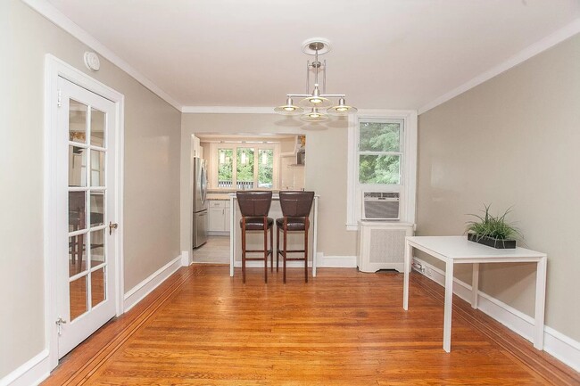 Dinning room - 326 Leverington Ave