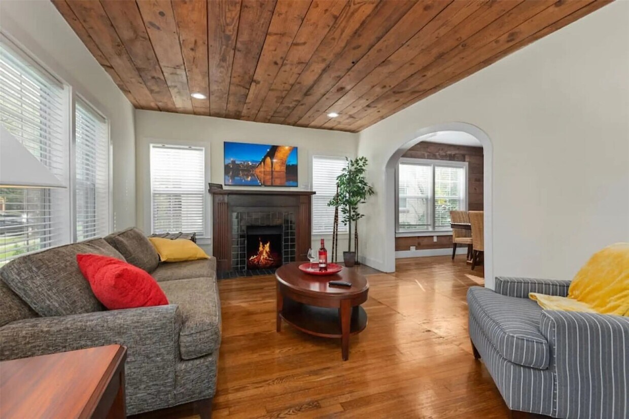 Foto principal - 3016 Isabella St