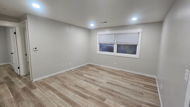 Interior Photo - 2411 Welbeck Road