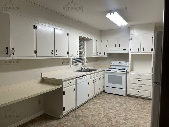 Building Photo - 10002 Lily Flagg Cir SE