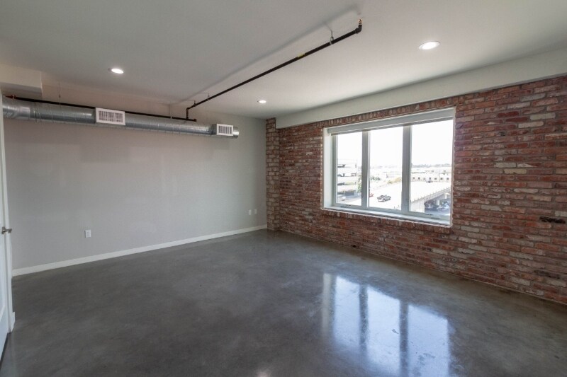 Foto principal - 310 E 1st St
