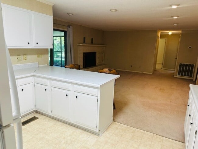 Building Photo - 2188 Wimbledon Dr