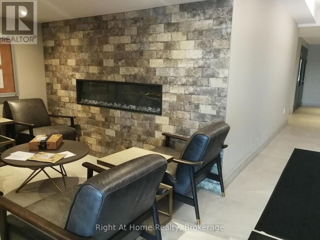 Photo du bâtiment - 610-610 Farmstead Dr