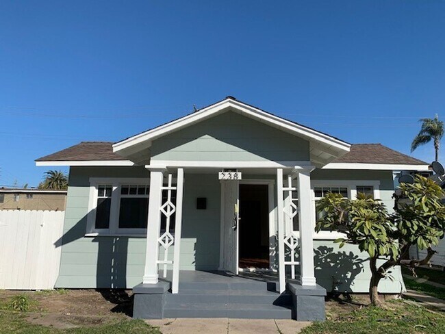 Building Photo - Completely Remodeled 2 Bedroom 1 Bath House with Huge Backyard