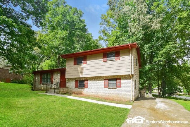 Foto del edificio - Split level home on large corner lot in a ...