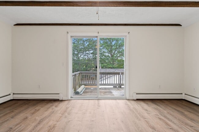 Building Photo - 381 Littlefield Rd