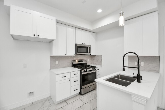 Building Photo - 9003 Prairie View Dr