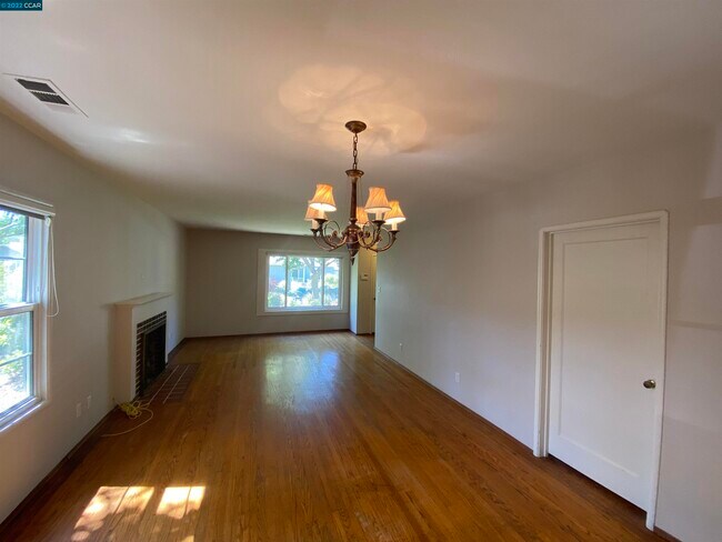 Building Photo - 3240 Hudson Ave