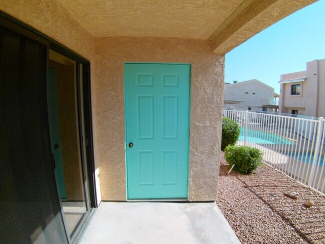 Covered downstairs patio - 3400 Sunriver Rd