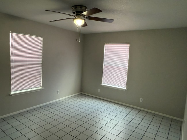Building Photo - 927 W Formosa Blvd
