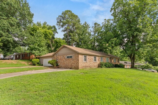 Building Photo - Completely Renovated 4 bedroom 3 bath home...