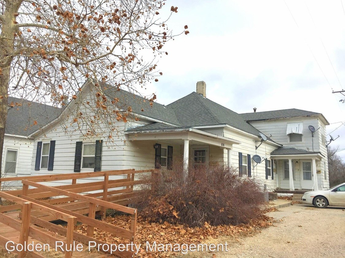 Primary Photo - 114 N Plum St