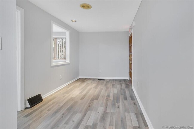 Foto del edificio - 571 Wolcott St