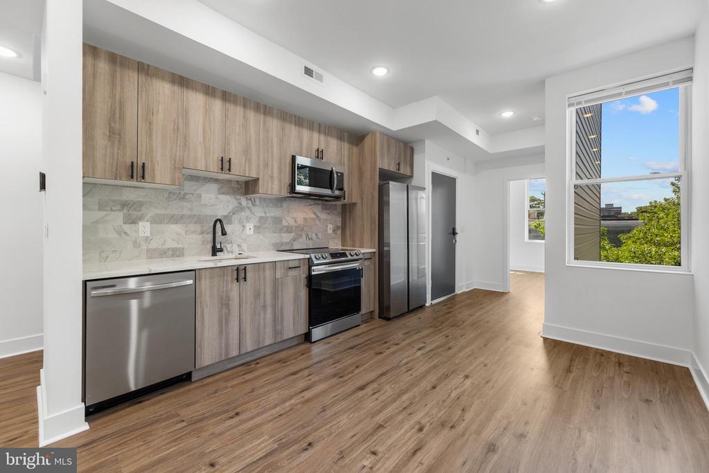 Foto principal - 3934 W Girard Ave