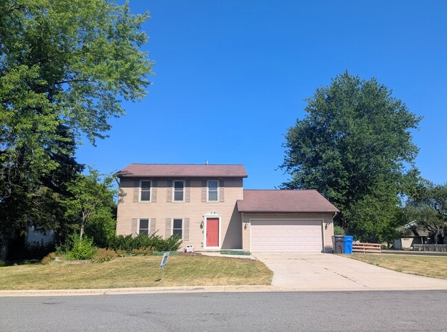 Building Photo - 571 Harvest Ln