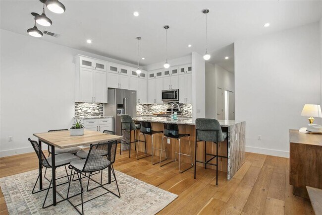 Foto del edificio - 5402 Woodrow Ave