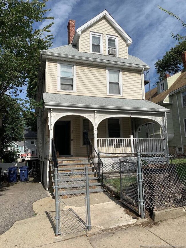 Building Photo - 25 Mansfield St