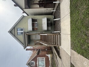 Building Photo - 2325 S Kirkland Ave