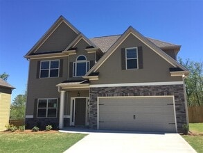 Building Photo - 105 Village Park Dr