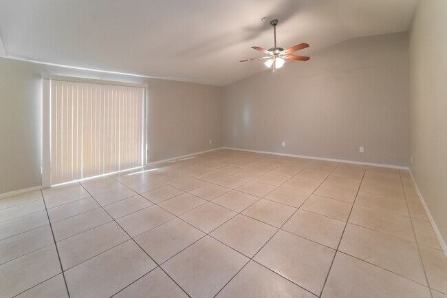 Foto del edificio - 8108 W Hazelwood Street