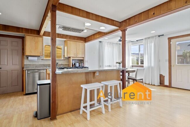 Foto del edificio - Amazing Fully Renovated Custom Furnished H...