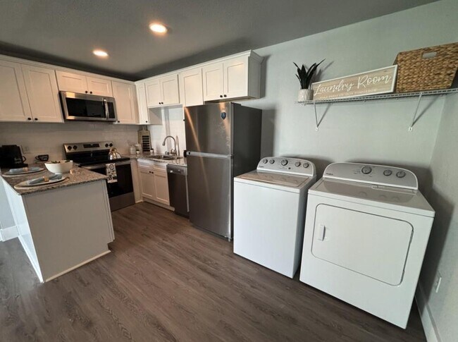 Building Photo - 612 Allen Ave