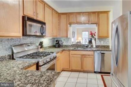 Foto del edificio - 1587 LEEDS CASTLE Dr