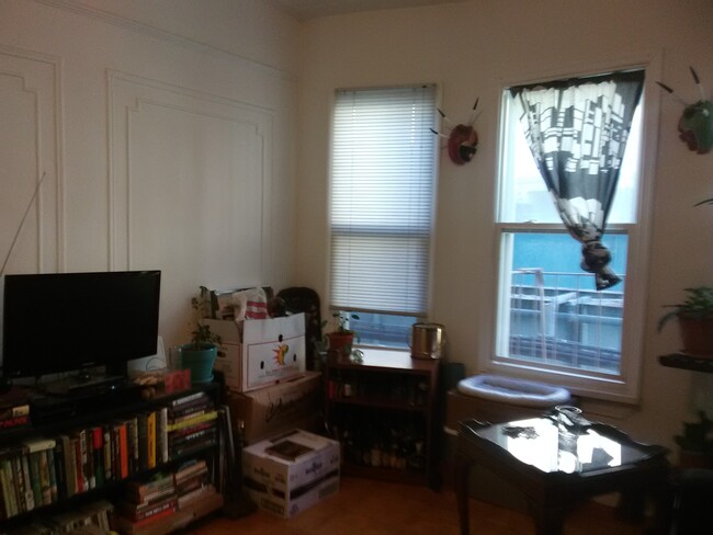 living room - 754 McDonald Ave