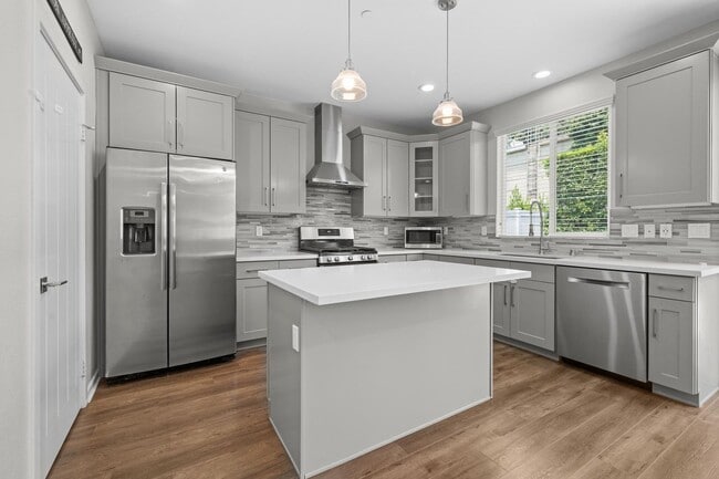 Foto del edificio - Modern Luxury 4-Bedroom 3-Bathroom Home wi...
