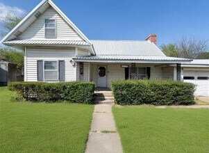 Building Photo - 411 E Avenue G