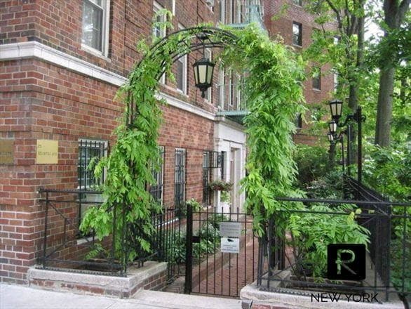 Building Photo - 25 Minetta Lane