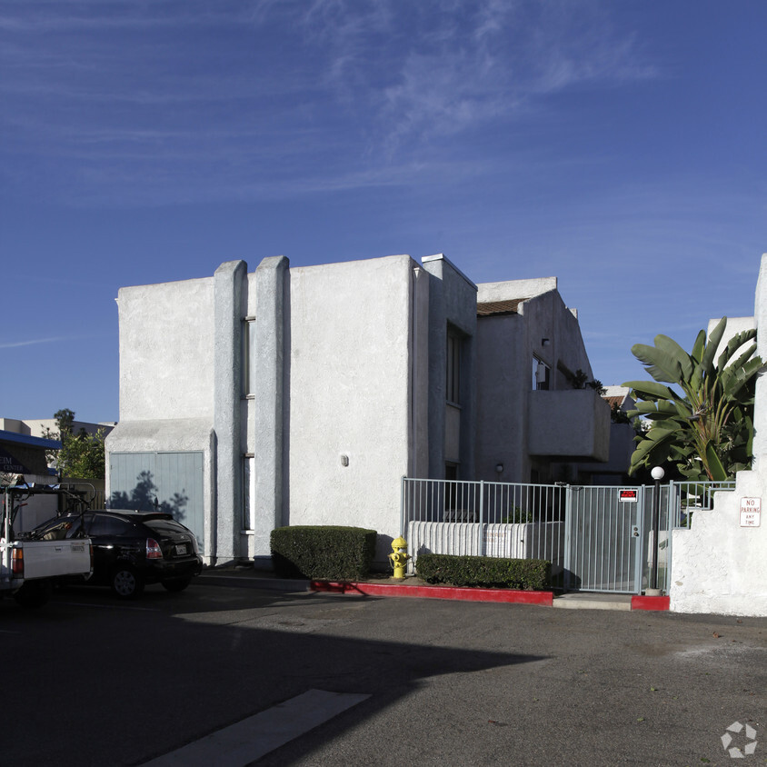 Primary Photo - El Pueblo Apartments