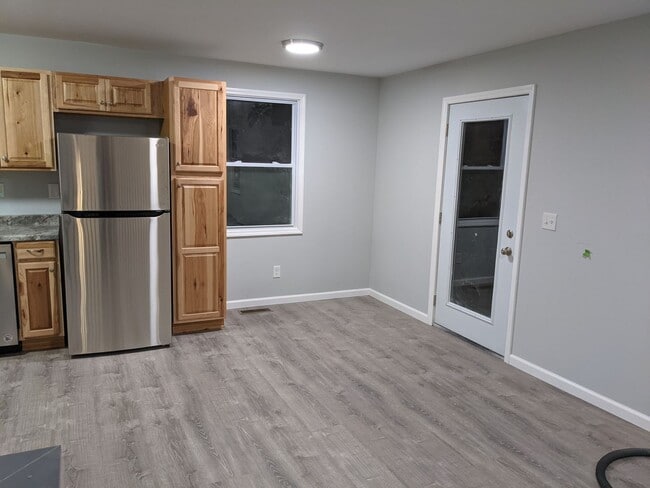 Building Photo - Private 3 bed 2bath house in North Johnson...