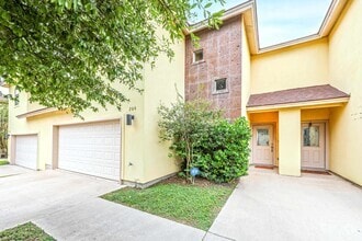 Building Photo - 10510 Sandia Dr