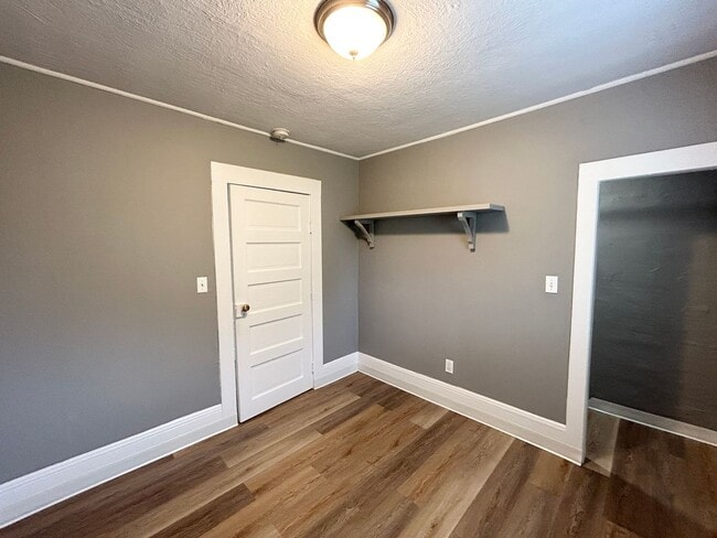 Building Photo - Move-in by 11/1/2025 and get December rent...