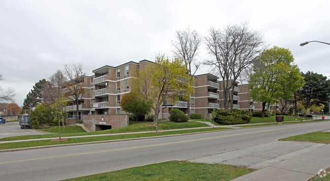 Photo du bâtiment - Garden Courts Apartments