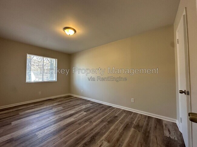Building Photo - 5913 Lyndell Dr