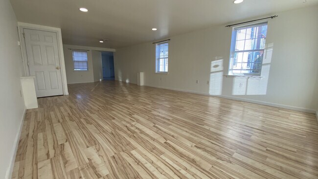 Foto del edificio - 1294 N Mountain Rd