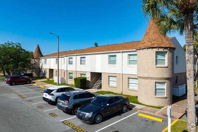 Building Photo - Manhattan Palms Condominiums