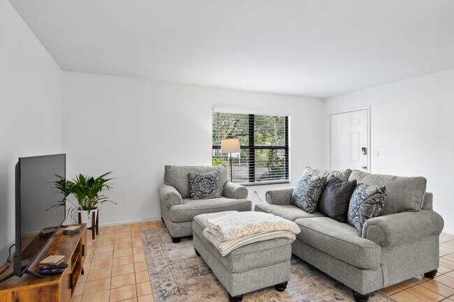 Building Photo - 4649 Summerwind Dr