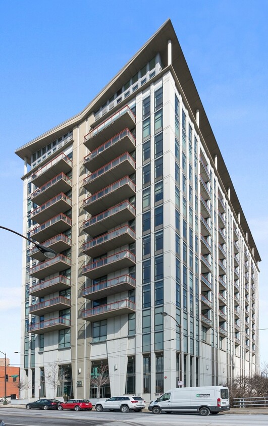 Primary Photo - 740 W Fulton St