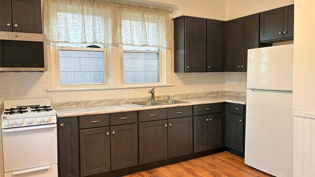 Building Photo - 12 Delaware Ter