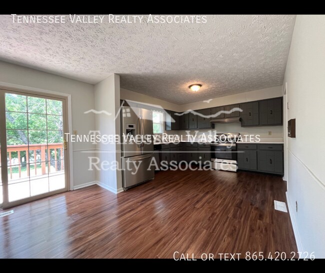 Foto del edificio - 7629 Crestland Rd