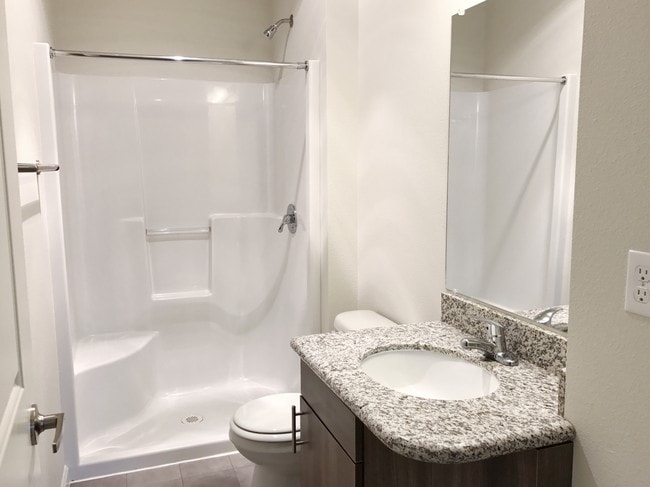 Claystone New Master Bathroom - Stoneplace Apartment Homes