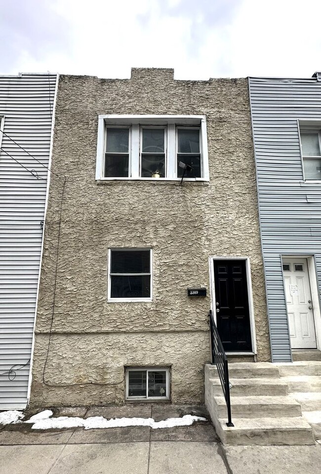 Foto del edificio - Stunning 3-Bedroom Townhome in Grays Ferry...